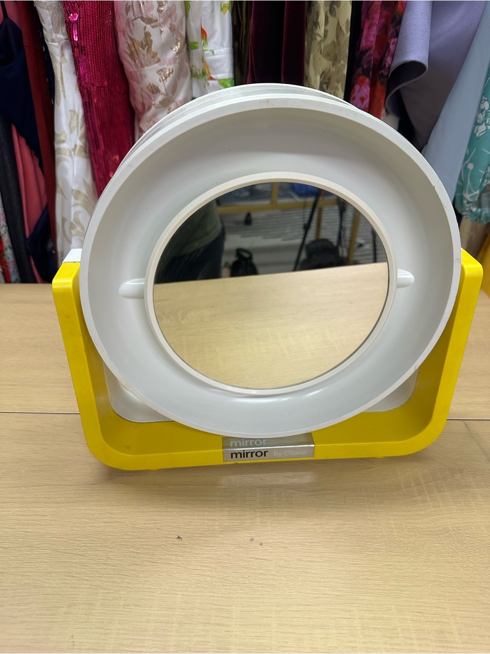 Vintage Clairol Yellow and White Lighted Makeup Mirror EUC - Picture 7 of 9
